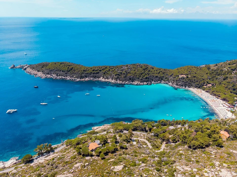 5 spiagge segrete dell'Isola d'Elba da scoprire in barca con gli amici
