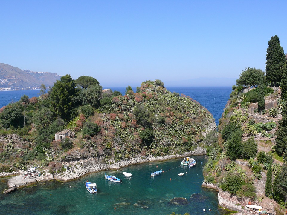  4 luoghi nascosti della Sicilia da raggiungere via mare per una vacanza in barca fuori dagli schemi