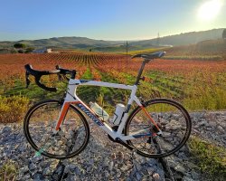 Tour in bici da corsa professionale fino al monte Serra