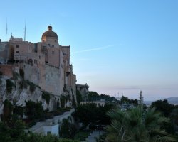 Tour a piedi in Sardegna di Castello e dei Giganti di Monte Prama