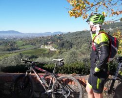 Bike, e-bike or mtb trekking tour in Tuscany.