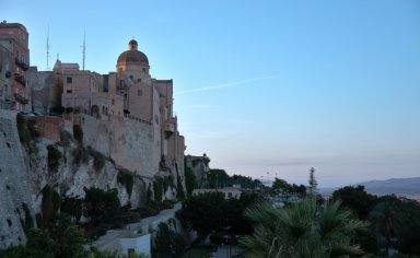 Tour a piedi in Sardegna di Castello e dei Giganti di Monte Prama