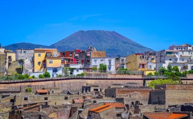 Guided tour to the site of Herculaneum and Vesuvius