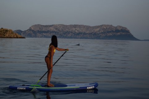 Stand Up Paddle im Meeresgebiet von Tavolara auf Sardinien