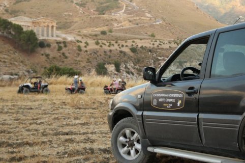 Entdecken Sie den Tempel von Segesta: gemeinsame Tour mit dem Jeep