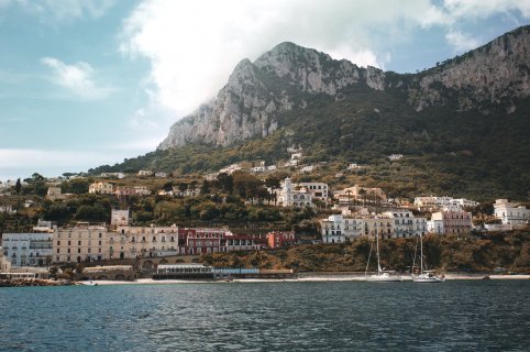 Family mini-cruise of the island of Capri